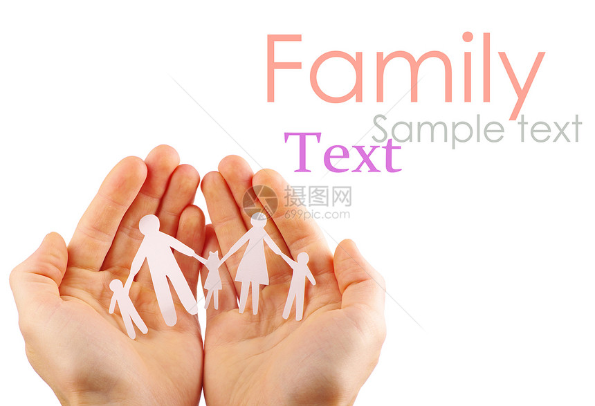 在白色背景上被孤立的手握纸族父亲父母手指母亲童年女儿家庭雕刻女孩儿子图片