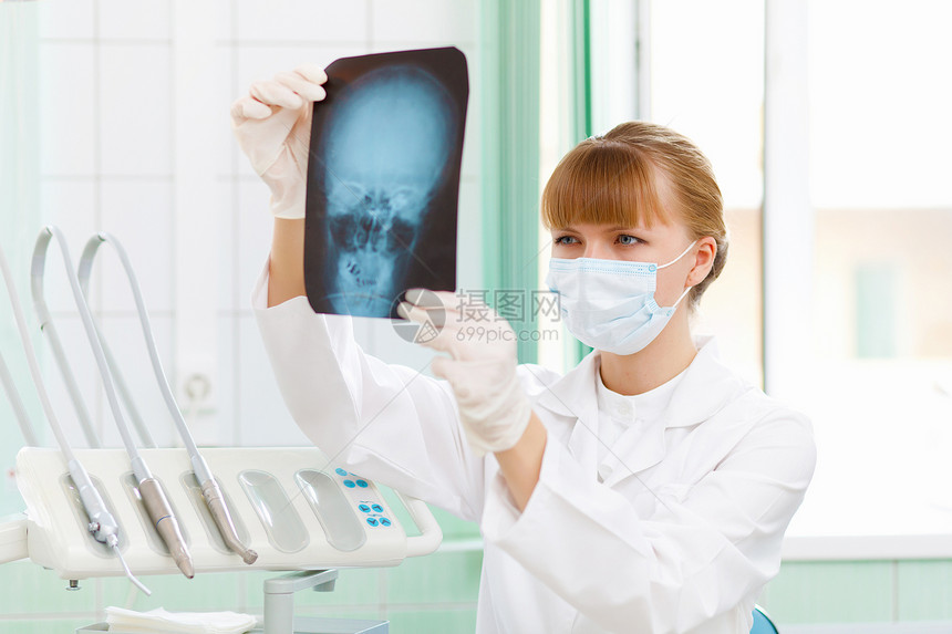 X光女医生工人女性眼镜工作胸部临床x射线保健放射科蓝色图片