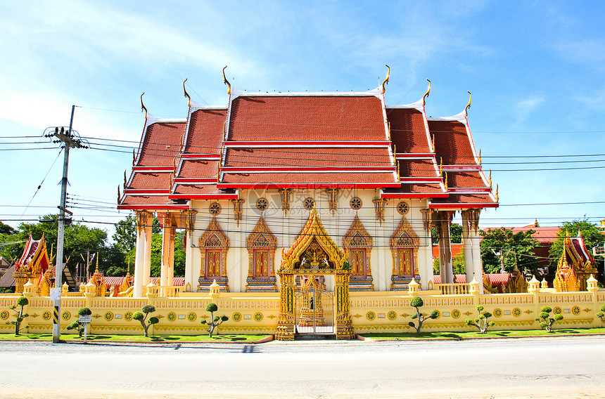 蓝天泰国寺庙图片