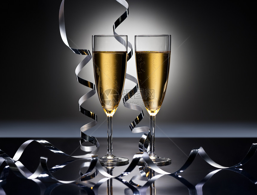 新年派对香槟杯子的外观图片