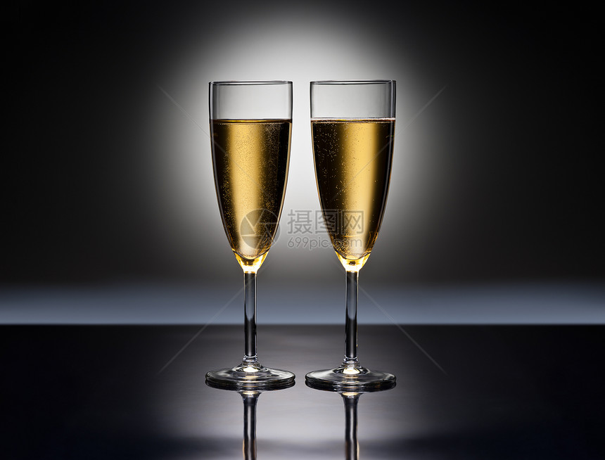 香槟杯奢华气泡白酒黄色酒精金子水晶玻璃魅力反射图片