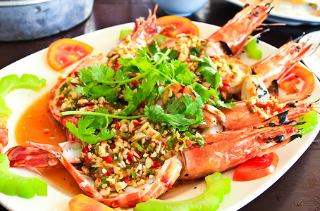 泰国风格的金河大虾 大蒜和辣椒酱高清图片