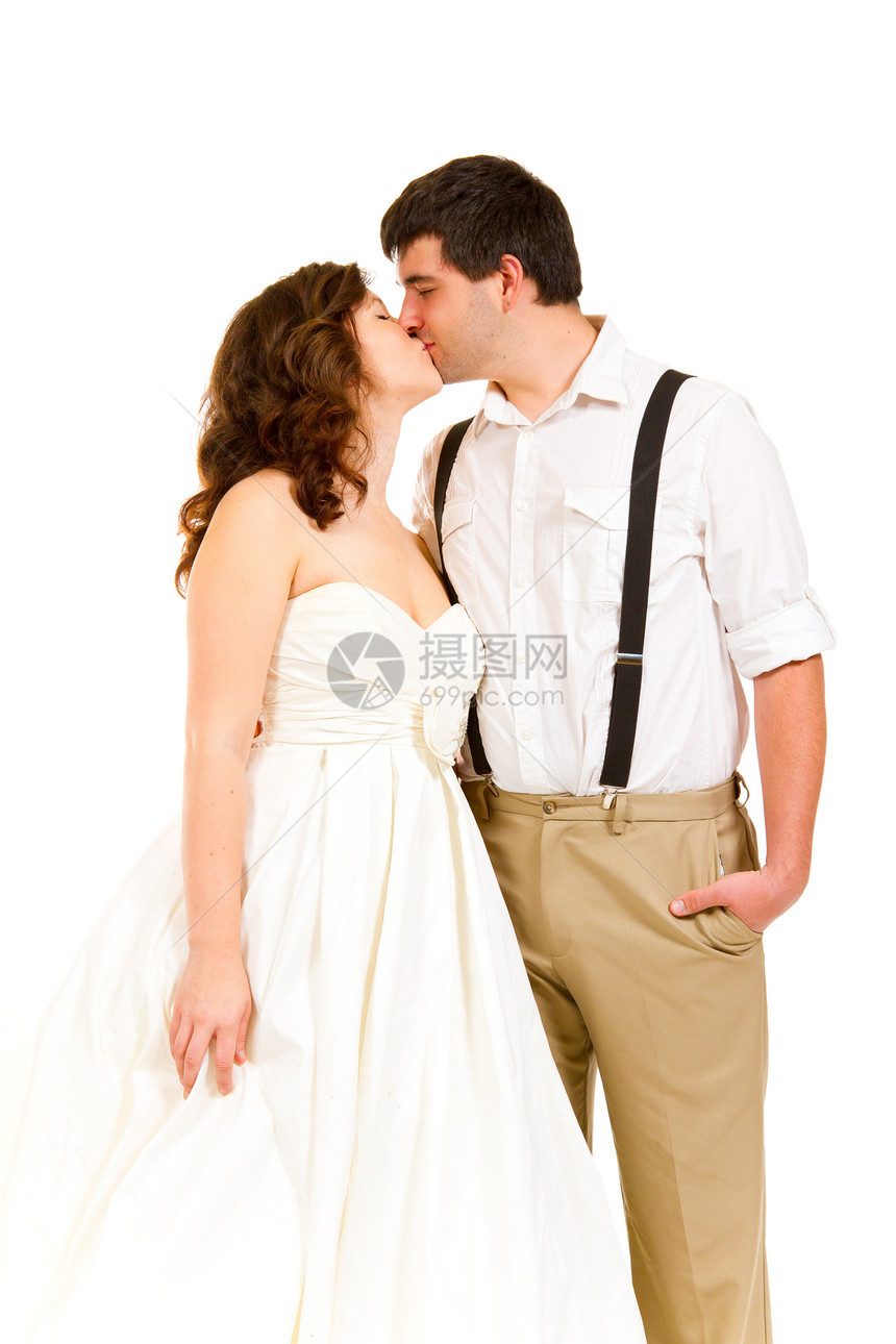 工作室的新娘和Groom妻子女孩男人婚姻服装黑发夫妻女士婚纱裙子图片