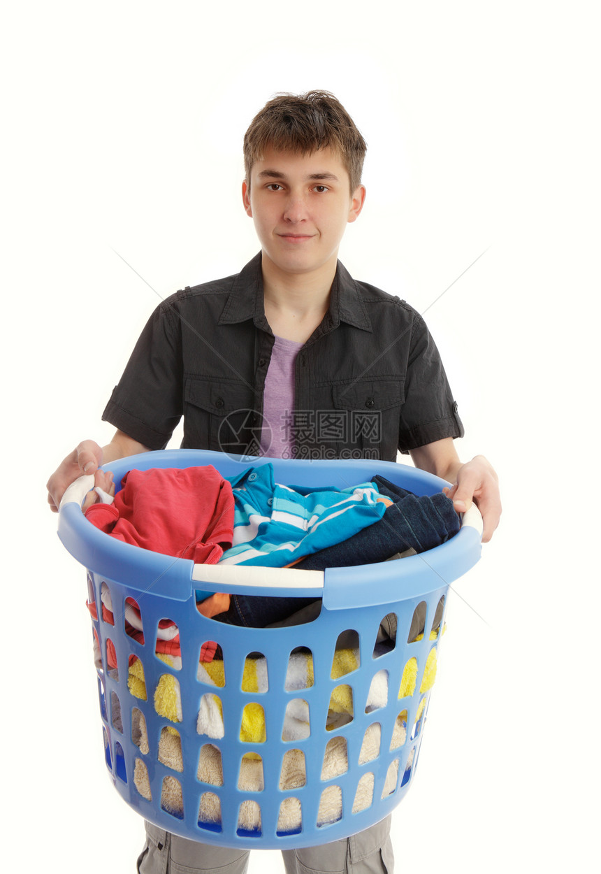 带洗衣篮的青少年图片