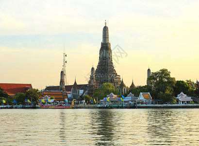 昭披耶华特阿倫 黎明寺庙 站在Chao Phraya河上佛塔旅行建筑佛教徒精神地标天空吸引力宗教旅游背景