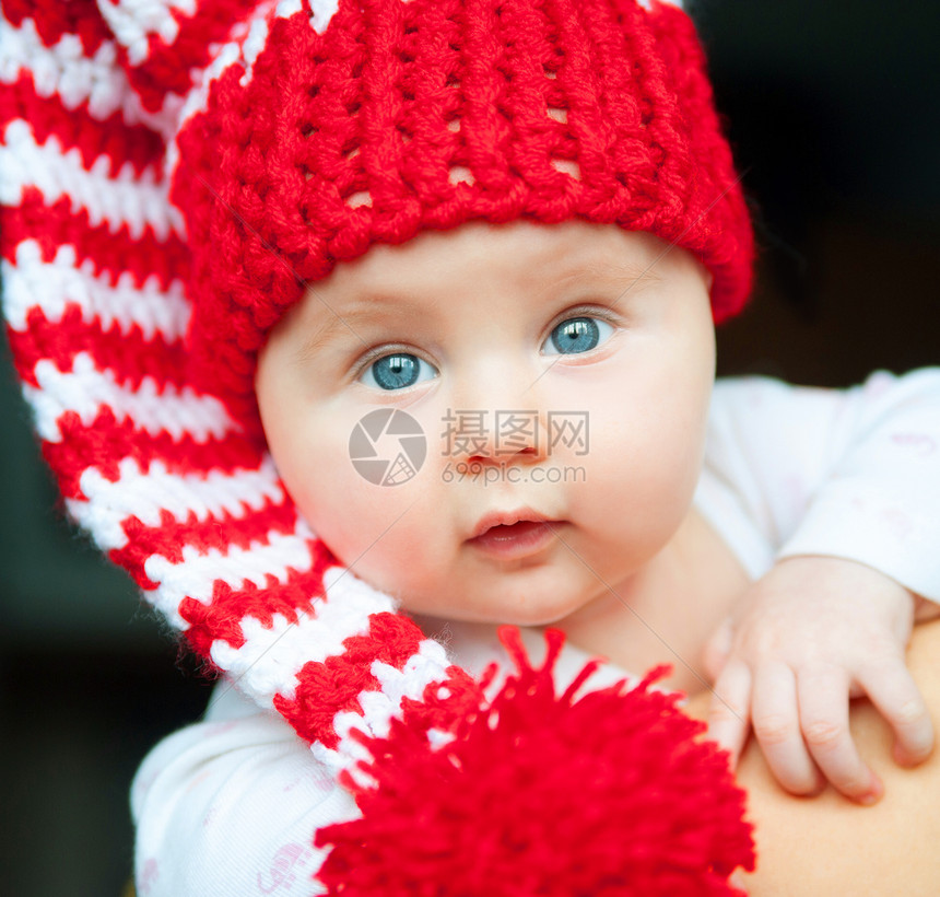 戴红帽子的婴儿季节乐趣男生庆典衣服帽子女孩喜悦童年裙子图片