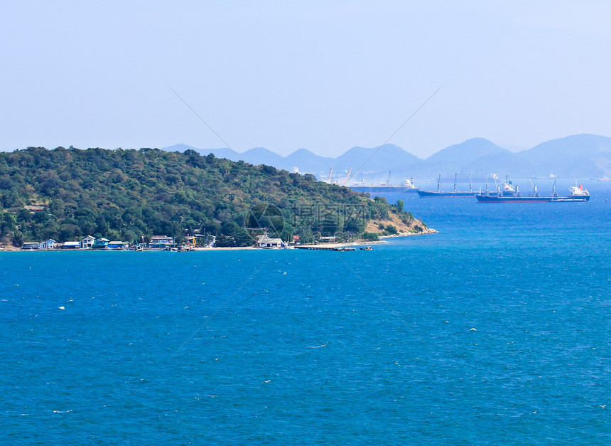 西昌岛的顶端景色 川布里 泰国商业货物漂浮风景绿色海洋天空村庄商品旅行图片