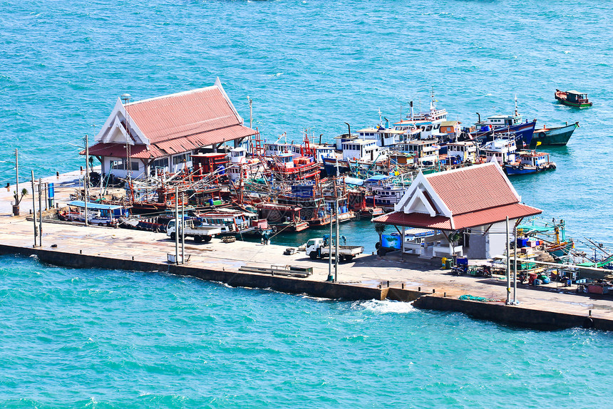 泰国斯里昌岛的鸟眼观码头旅行海洋港口城市假期天空寺庙图片
