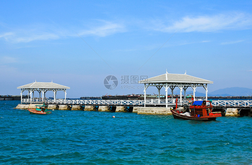 海景以长桥为桥梁 海景在九郎的河川中天空码头钓鱼海岸海鲜货运渔业海洋港口岩石图片