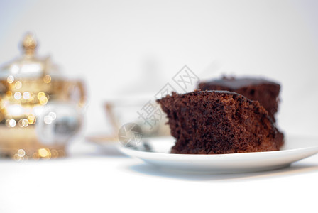 美味的自制巧克力蛋糕影棚水平饮食美容美食家蛋糕甜食食物健康烘烤背景图片