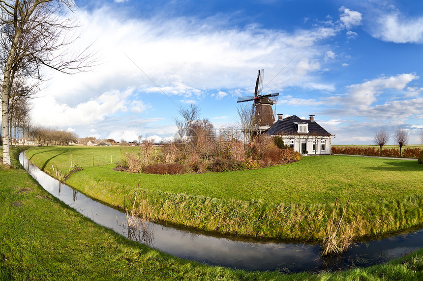 蓝天上空的荷兰风车风景历史场地传统晴天建筑学运河农家天空蓝色图片