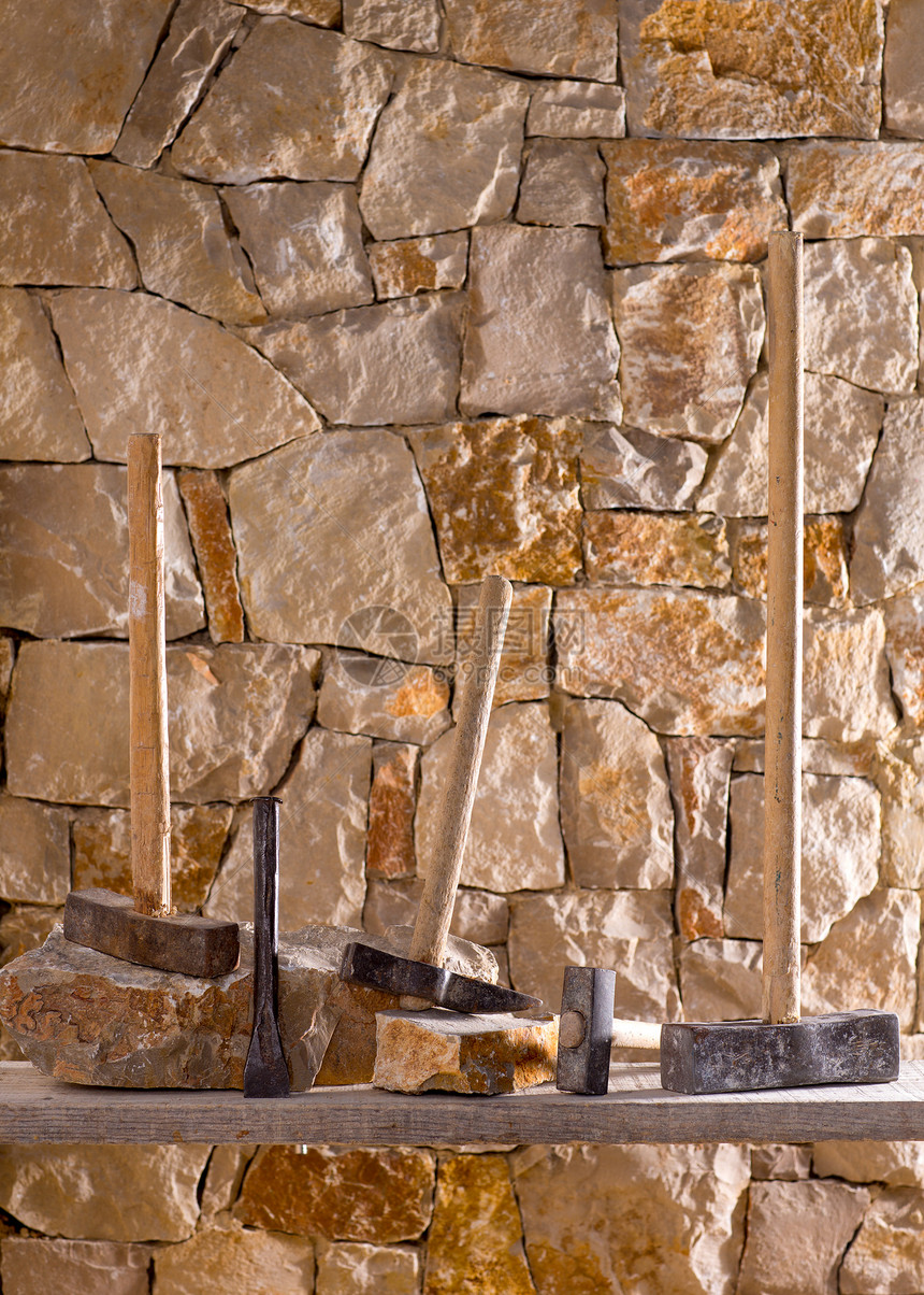 石匠泥瓦工的锤子工具石墙房子岩石建筑学材料建造工作石工石方装饰图片