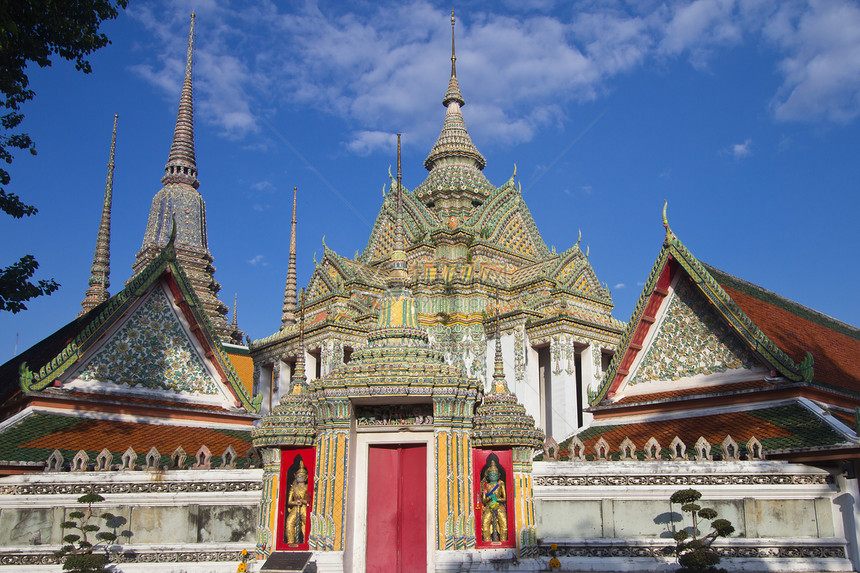 古老的神庙在Bangkok寺庙旅游艺术古董雕塑场景金子宗教雕像风格图片