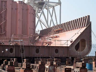 船舶建造船厂建筑电镀船道焊接血管港口双底造船舱壁高清图片