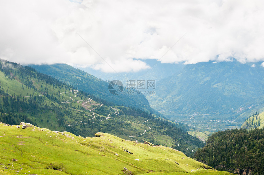 山区夏季风景草地阳光太阳爬坡天空云景生态场景土地季节图片