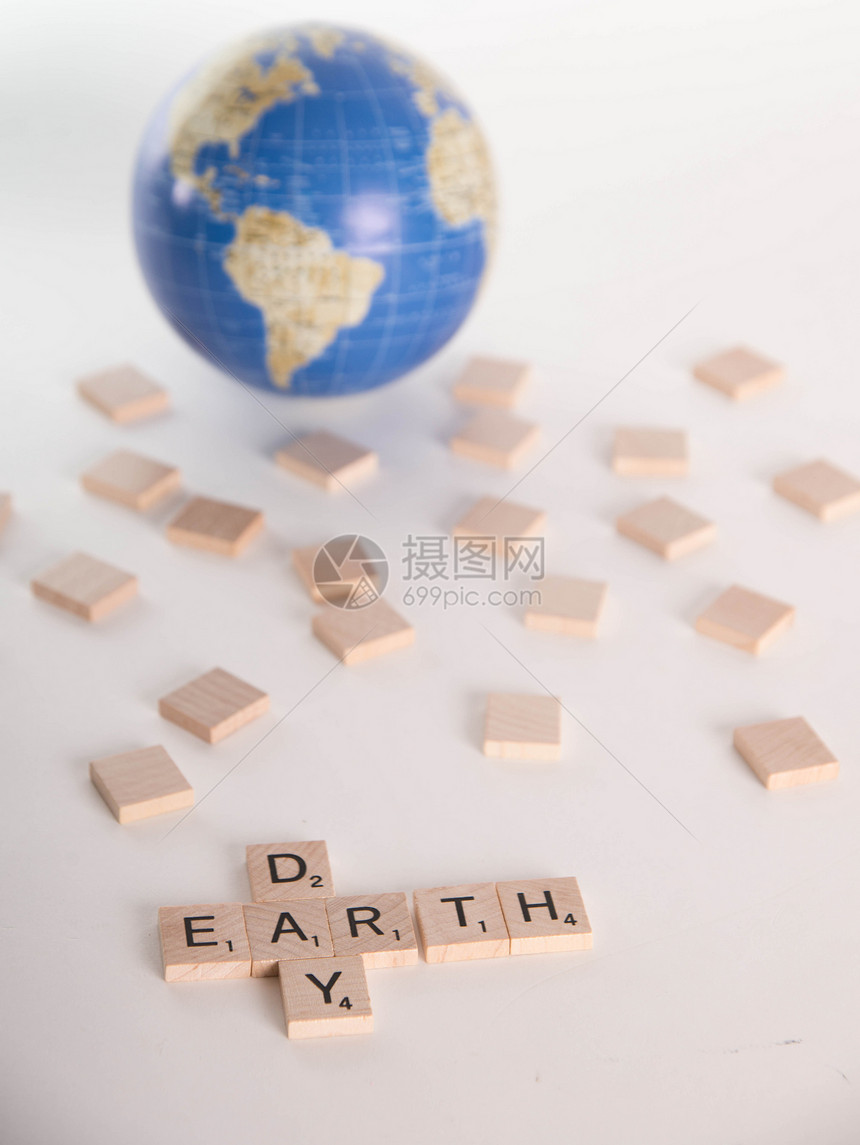 地球日拼字游戏概念世界木头地球能源绿色活力字母图片