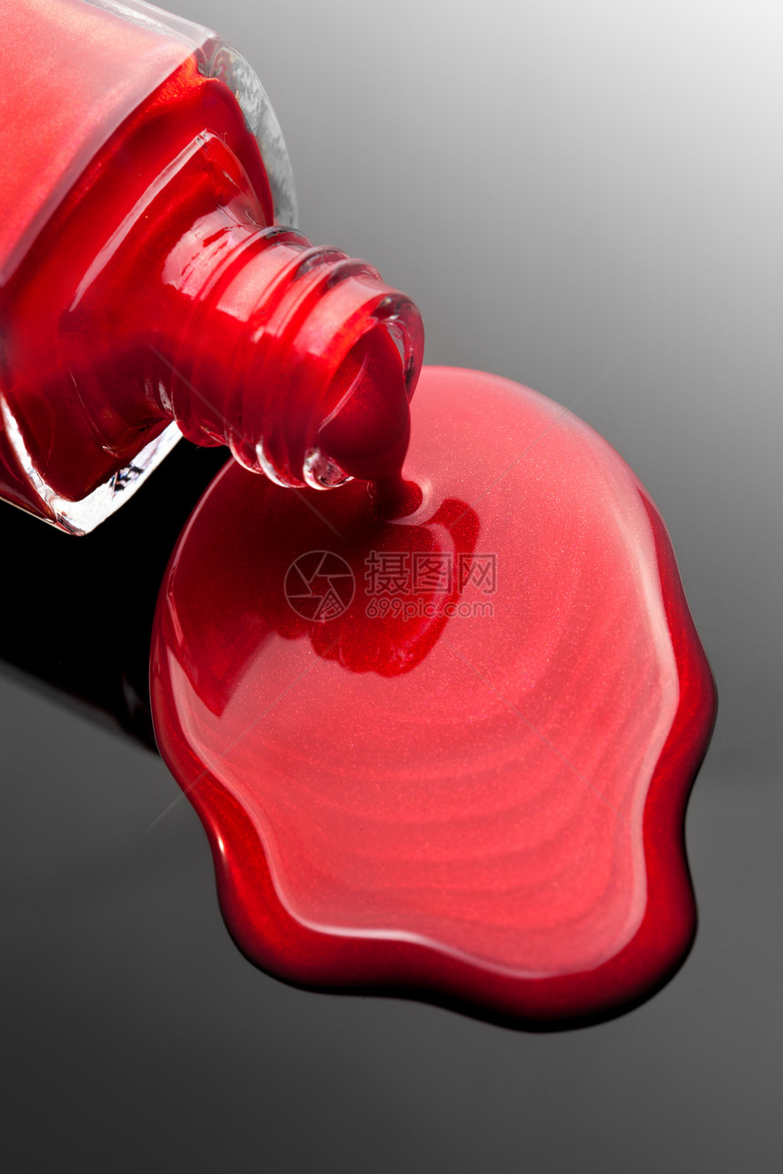 红色指甲油瓶图片