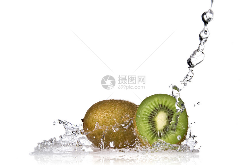 水在Kiwi上喷洒水果液体涟漪植物饮食食物运动奇异果海浪热带图片