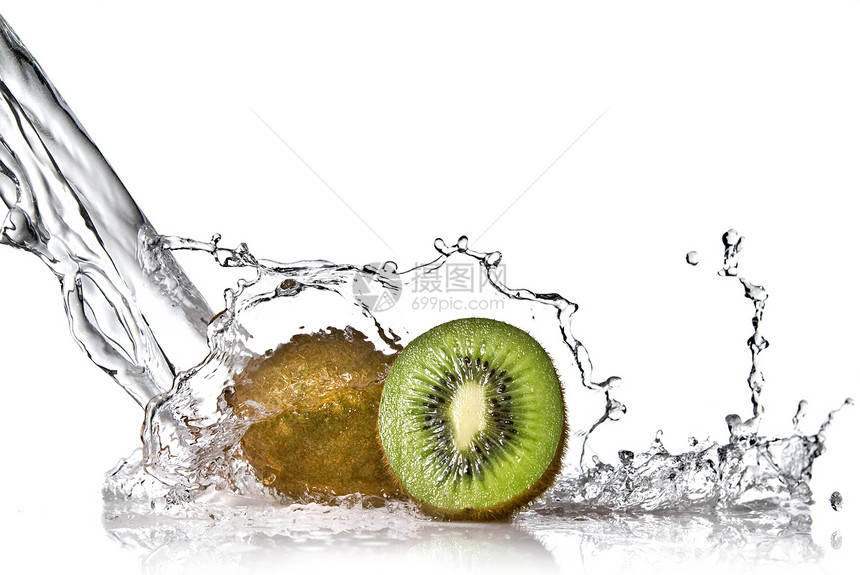 水在Kiwi上喷洒食物植物奇异果果汁饮食水果宏观热带涟漪海浪图片
