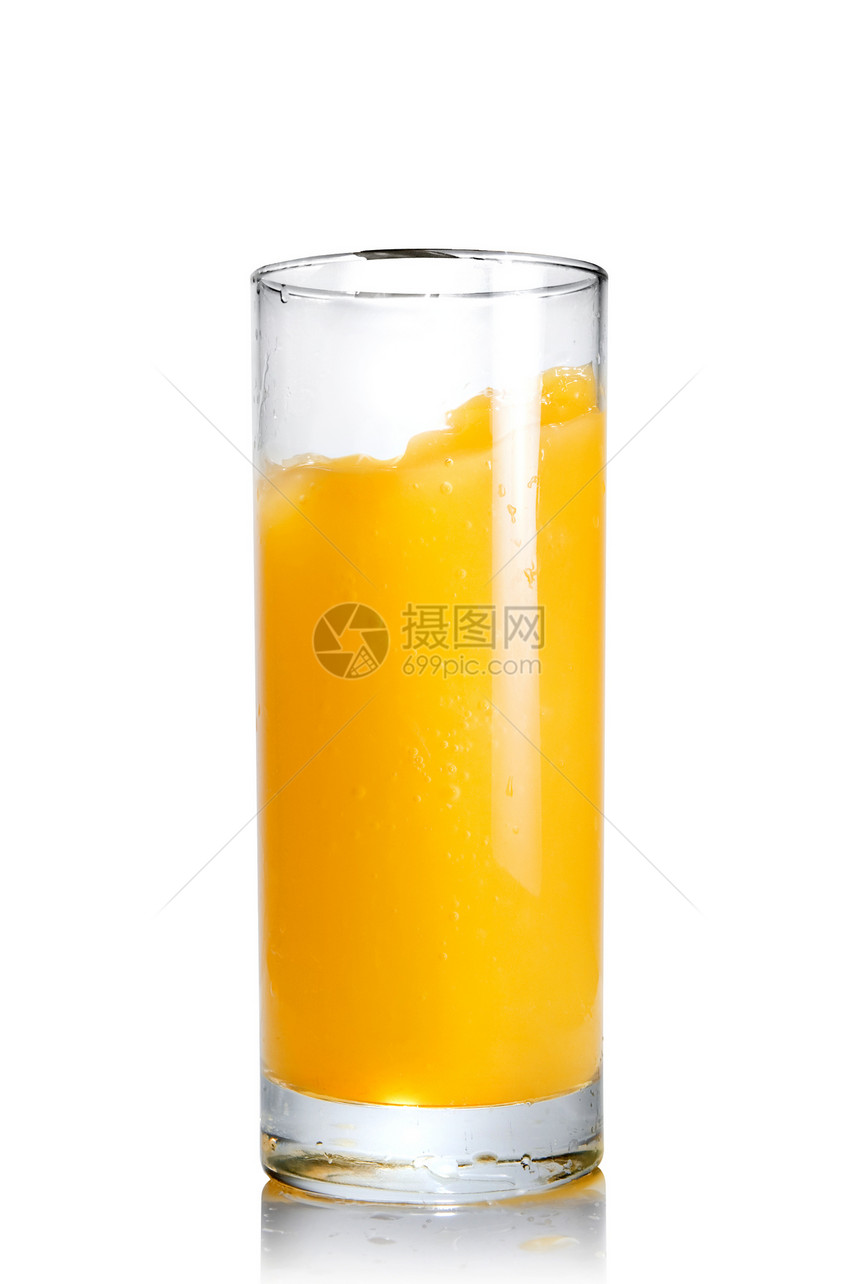 玻璃杯中的橙汁 在白色上隔绝图片