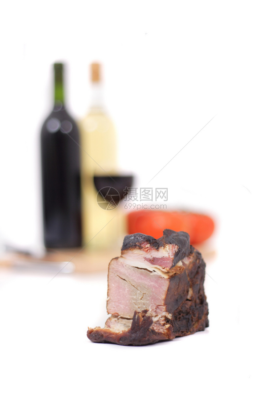 葡萄酒和熏肉酒精牛肉木板美食饮料产品熏制瓶子庆典酒杯图片
