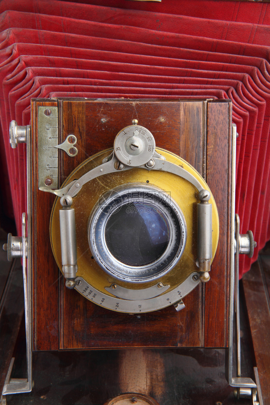 旧木制照相机盒子木头黑色相机古董棕色镜片白色市场照片图片