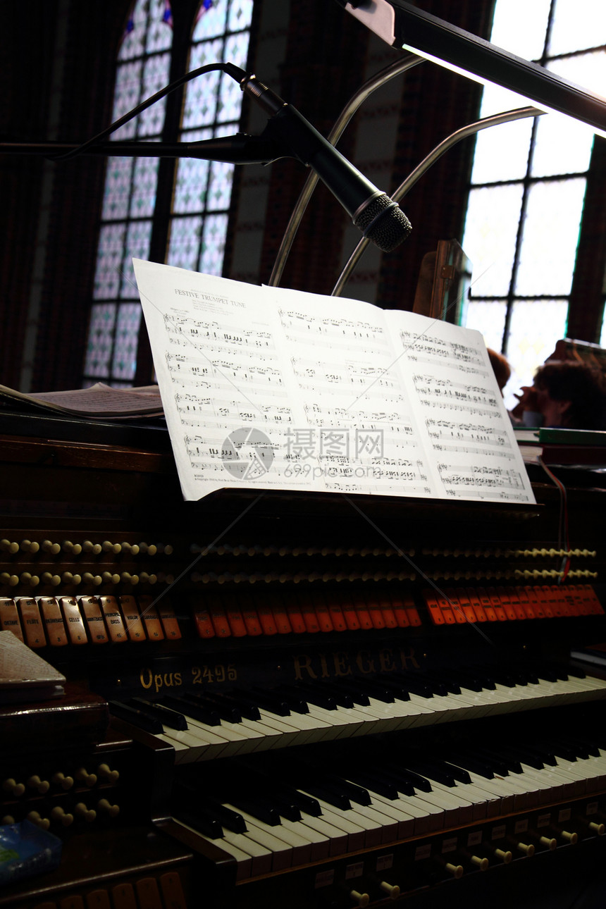 古风琴音乐背景图片