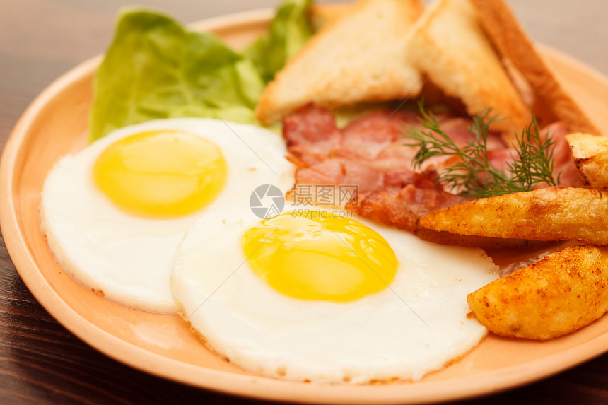 早餐好吃美味火腿猪肉土豆盘子蛋黄红色餐厅酒吧黄色油炸图片