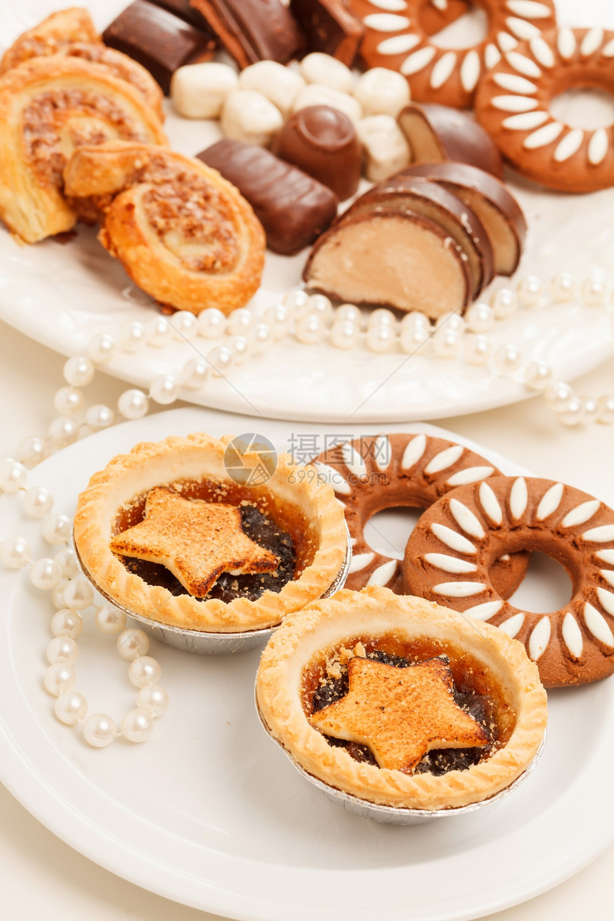 圣诞节甜点锥体文化照片星形丝带巧克力蛋糕水果馅饼金子图片