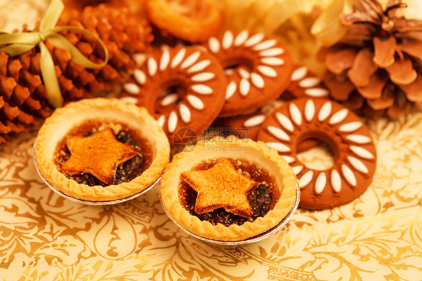 圣诞节甜点金子照片馅饼星形巧克力蛋糕香料丝带文化食物图片