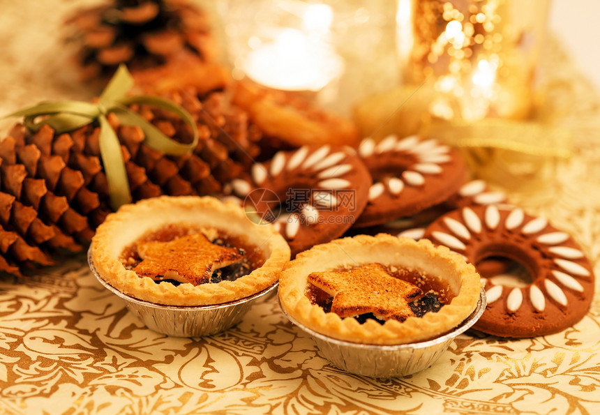 圣诞节甜点星形锥体丝带照片蛋糕巧克力食物水果文化香料图片