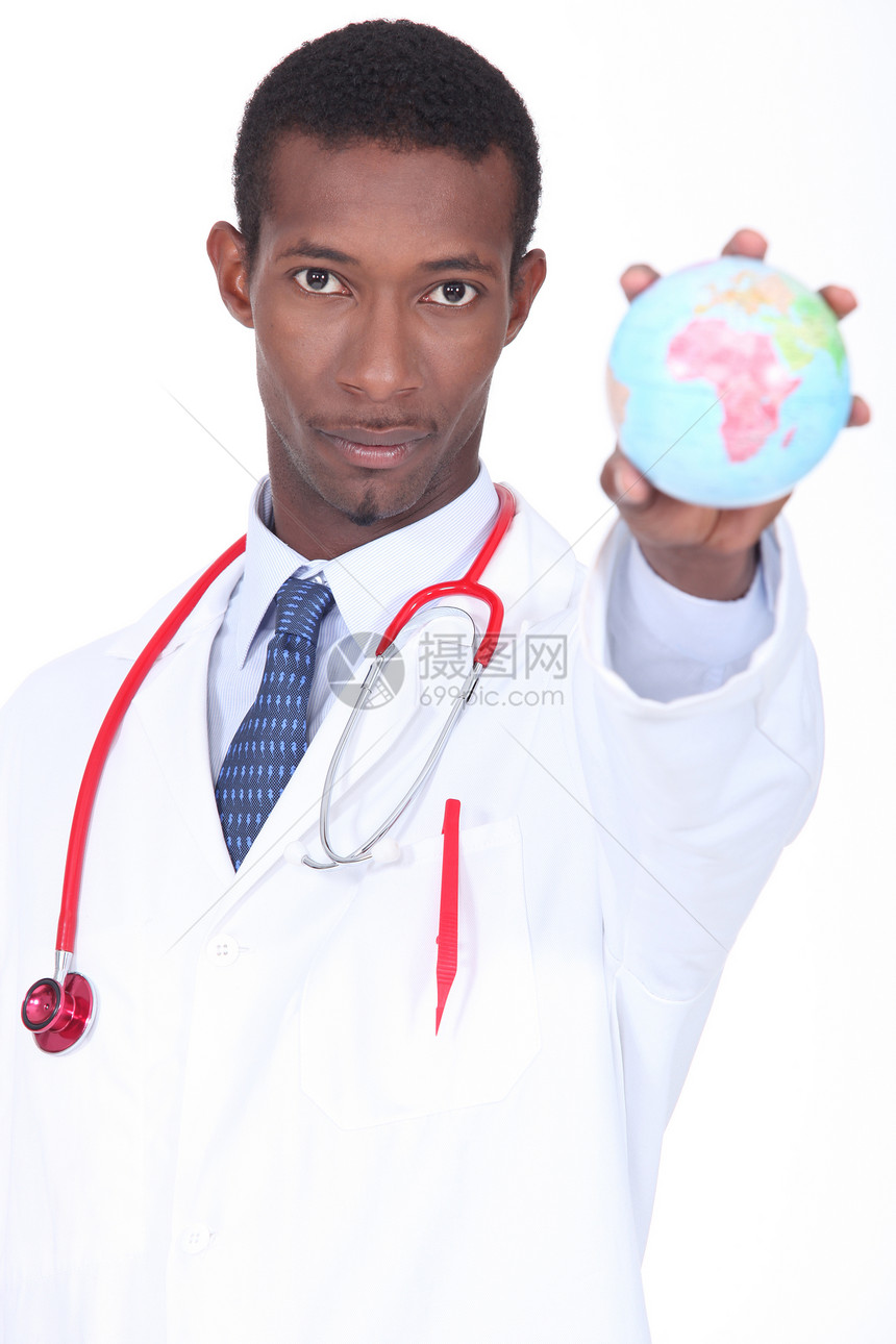持有全球的医生白色外科地球红色夹克国家工作室科学家医务人员教授图片