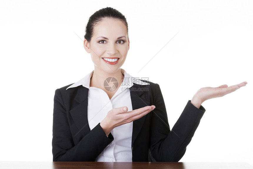 商业女性在手掌上展示复制空间桌子手势情绪化人士棕榈手指广告白色喜悦产品图片