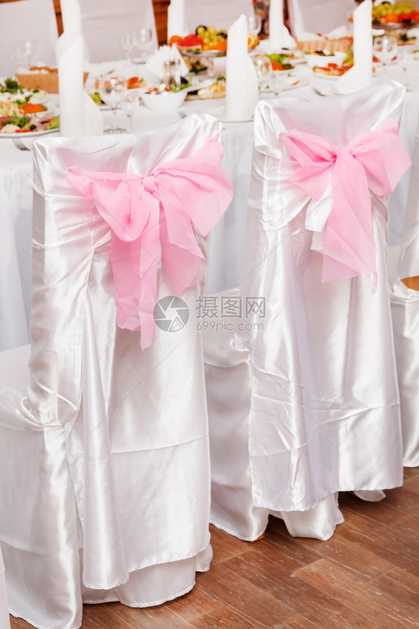 婚礼桌桌宴会环境餐厅玻璃庆典接待盘子桌布餐巾婚姻图片
