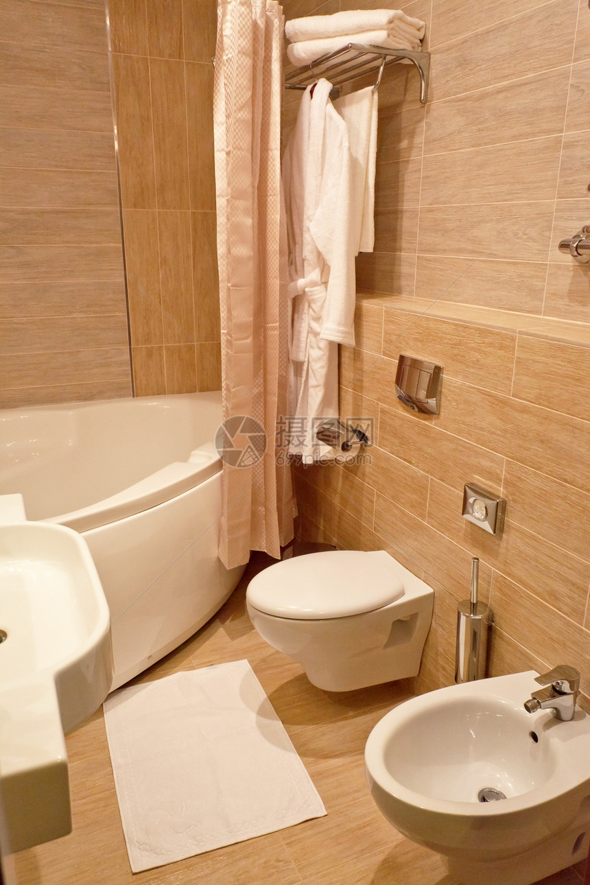 旅馆的洗浴间洗澡虚荣房间设施建筑温泉建筑学地面瓷砖淋浴图片