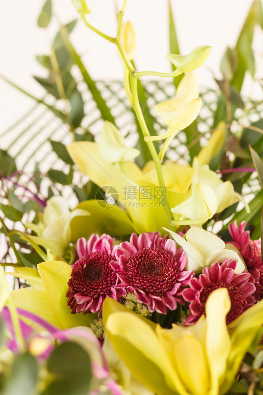 漂亮的鲜花紫色蕨类绣球花花束婚礼兰花妈妈植物群订婚花瓶图片