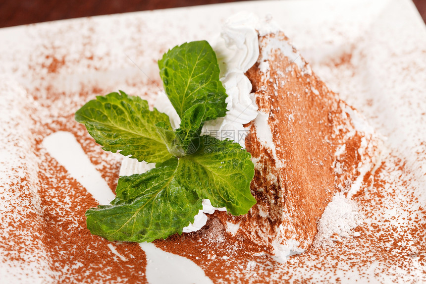 蒂拉米苏鞭子薄荷甜点棕色咖啡美食烹饪蛋糕粮食巧克力图片