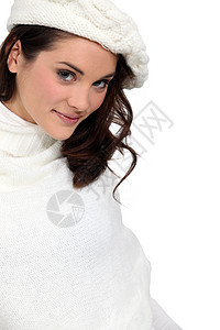 穿羊毛衣的妇女帽子白色羊毛围巾女孩女士衣服青少年女性微笑背景图片