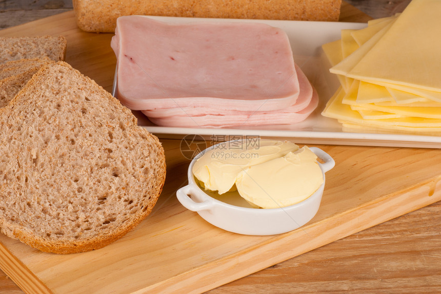 桑威奇水平火腿早餐黄油小吃食物面包切菜板烹饪图片