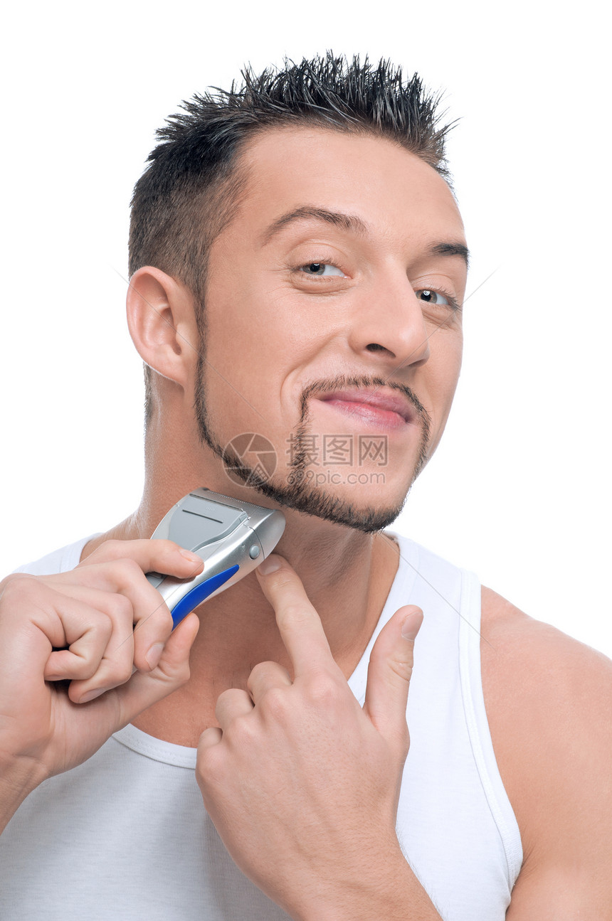 年轻英俊男子刮胡子浴室剃刀手指护理眼睛剃须刀均衡青年皮肤男性图片