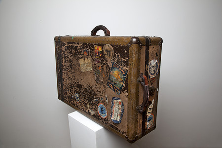 带有标签的旧手提箱对象设备背景物体家居行李用品旅行背景图片