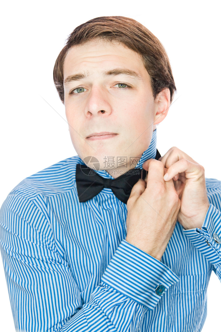 英俊的老式绅士调整领结衬衫男性男人衣服头发男生蓝色剥离领带工作室图片
