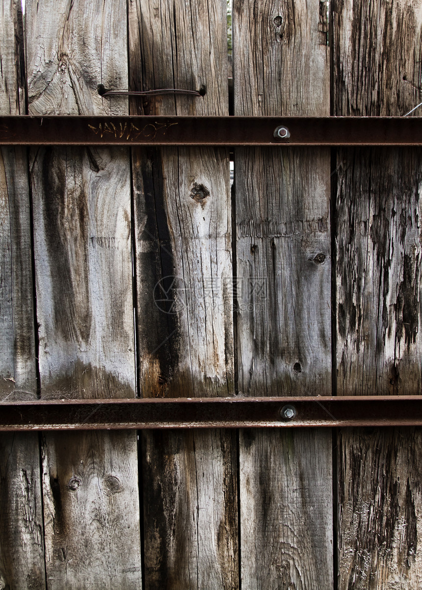 旧木林围栏纹理棕色木头框架宏观金属栅栏图片