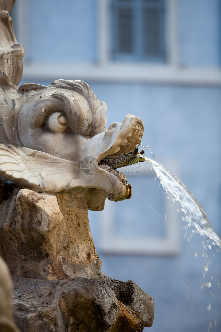 意大利罗马广场巴洛克喷泉的雕塑细节喷泉旅游古董建筑城市来源景点风格雕像艺术图片