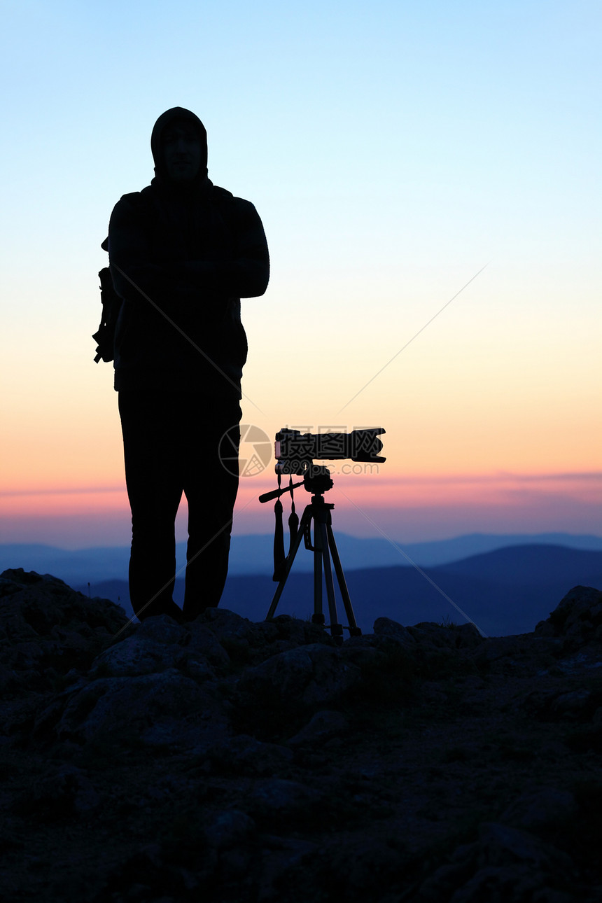 摄影师三脚架镜片爬坡土地技术摄影顶峰日落乐器单反图片