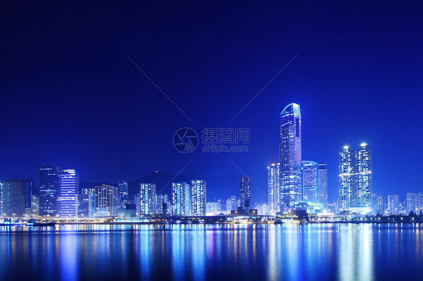 香港晚上的天线办公室天际金融经济商业场景摩天大楼港口景观城市图片