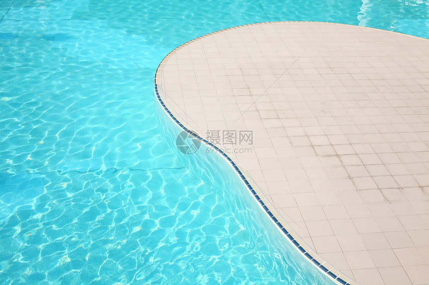 游泳池反射海浪涟漪游泳娱乐活动波纹水池闲暇酒店图片