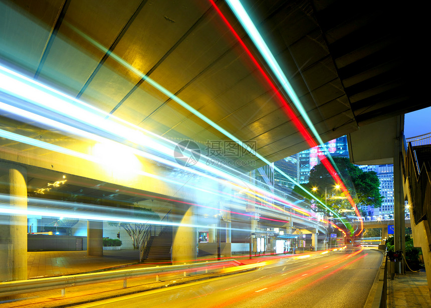 夜间城市的光线小径建筑学戏剧性驾驶场景沥青建筑运输踪迹速度蓝色图片