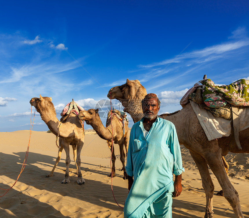 Cameleer骆驼司机和骆驼在Thar沙漠的沙丘旅行男人反刍动物风景活动男性情调观光骆驼夫冒险图片
