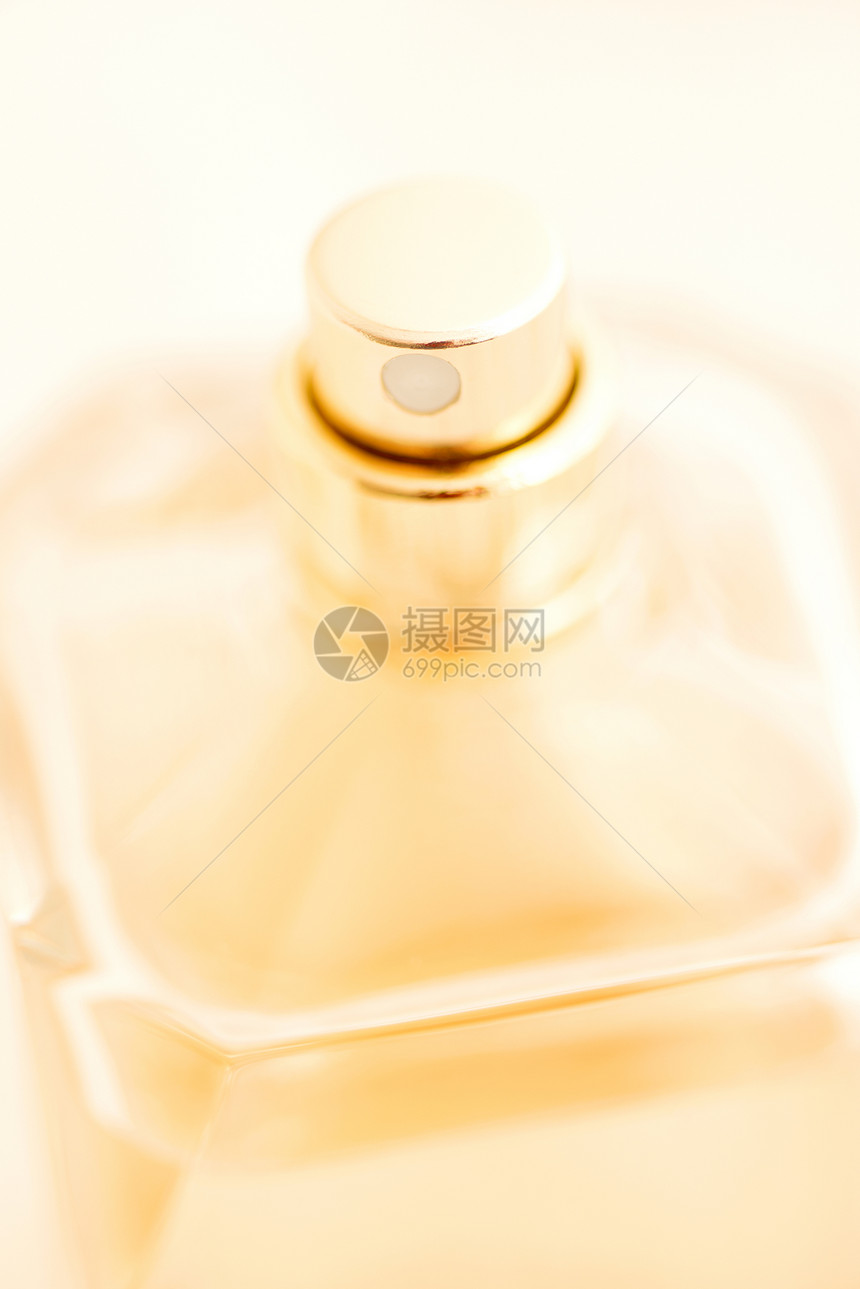 特写香食瓶玻璃液体喷雾器卫生女士香味化妆品疗法商品粉碎机图片